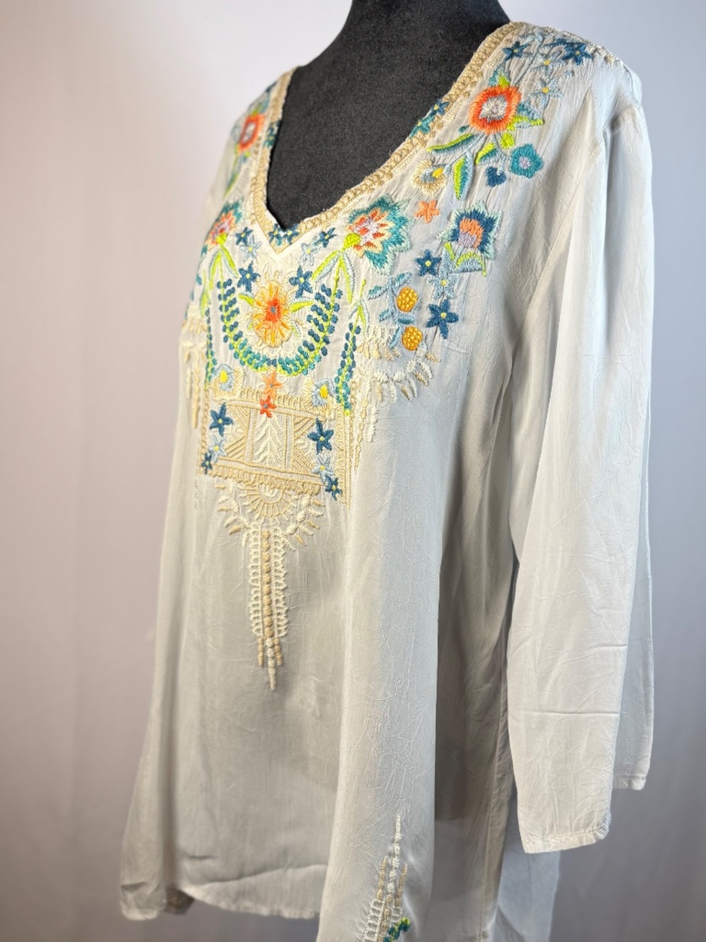 JOHNNY WAS boho embroidered v-neck peasant blouse; subtle blue; XL - Picture 4 of 9